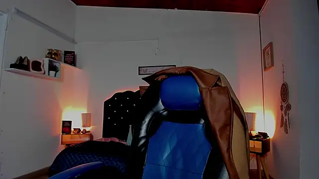 SaraRoads online show from 04/08/26, 04:51