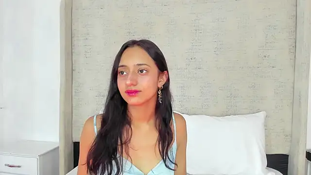 Charlotte Benette online show from 04/10/26, 12:43