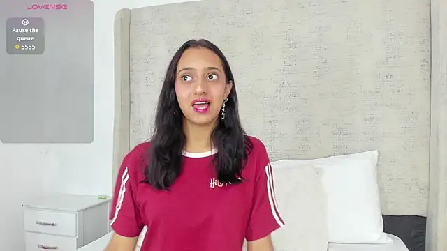 Charlotte Benette online show from 04/15/26, 12:56