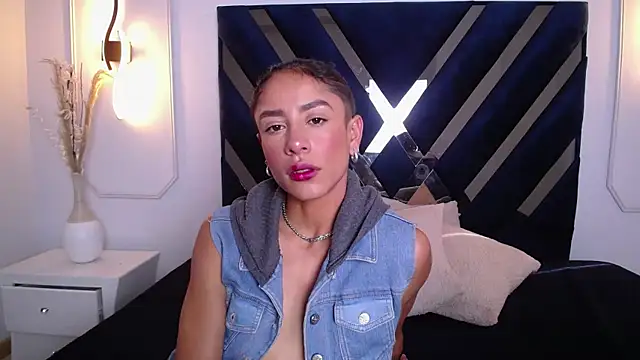 Skylee and Violet online show from 04/09/26, 08:03