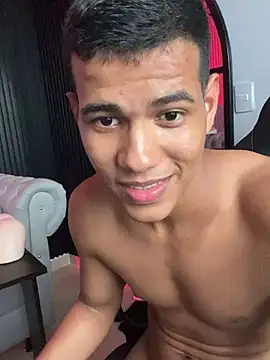 noahdark  online show from 05/17/26, 02:24