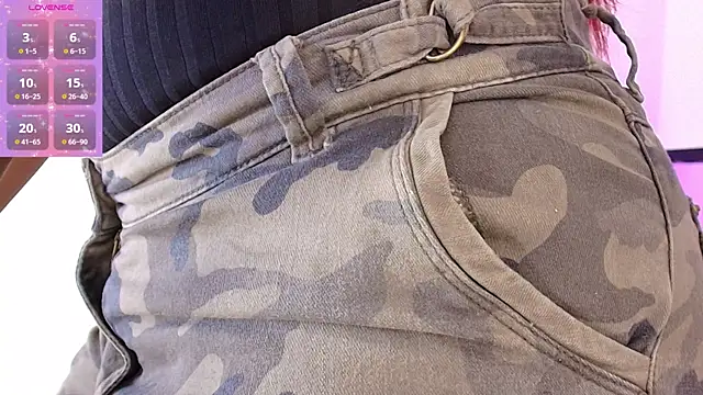 Snapshot of emily_smith18 chatting on 04/14/26, 12:11 emily smith18 online show from 04/14/26, 12:11