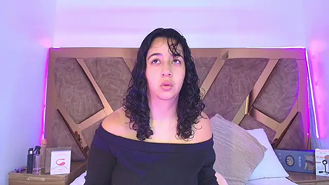 Snapshot of bella_swwan_ chatting on 04/11/26, 02:32 bella swwan online show from 04/11/26, 02:32