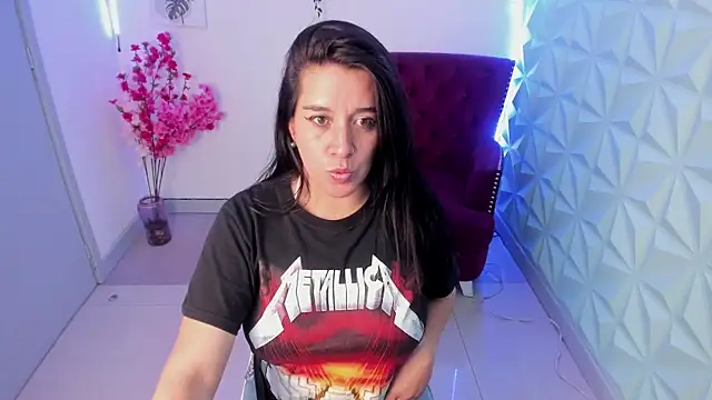 gabriela Cg online show from 04/15/26, 09:04