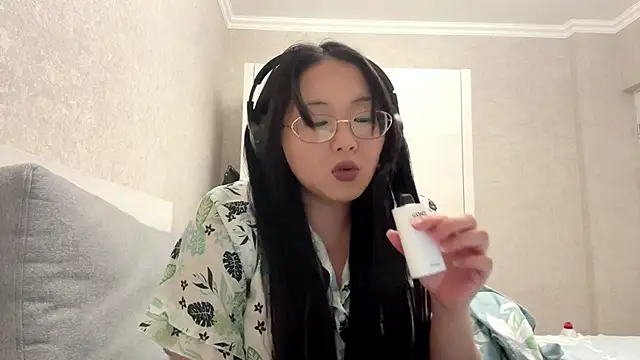 Snapshot of Feylinmay chatting on 04/15/26, 10:32 Feylinmay online show from 04/15/26, 10:32