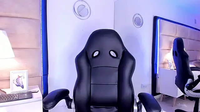 Snapshot of Adara_Muller chatting on 04/08/26, 09:04 Adara Muller online show from 04/08/26, 09:04