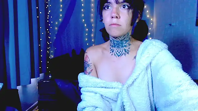 LannieGonzales online show from 04/12/26, 03:28