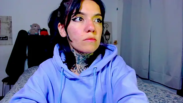LannieGonzales online show from 06/01/26, 02:02