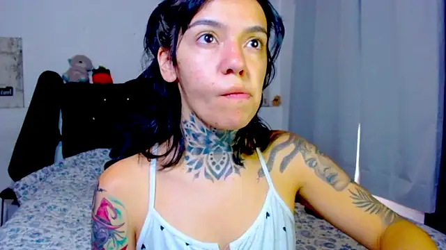 LannieGonzales online show from 06/01/26, 03:25