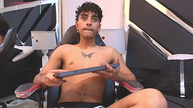 MiikeOthon online show from 04/04/26, 04:11