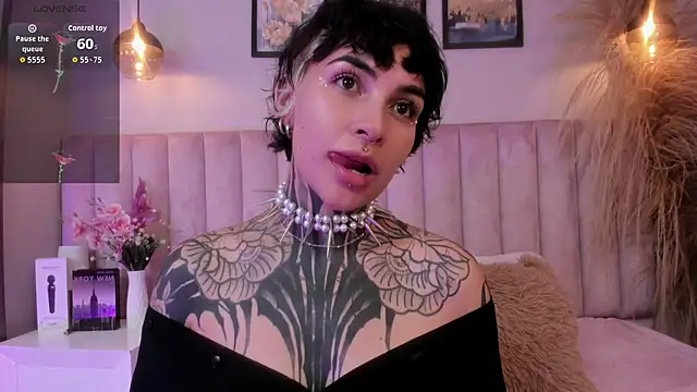 Snapshot of Luana_fiore chatting on 04/05/26, 12:24 Luana fiore online show from 04/05/26, 12:24