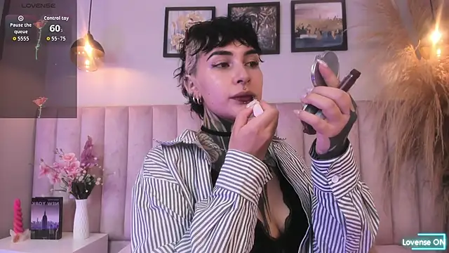 Snapshot of Luana_fiore chatting on 04/10/26, 12:21 Luana fiore online show from 04/10/26, 12:21