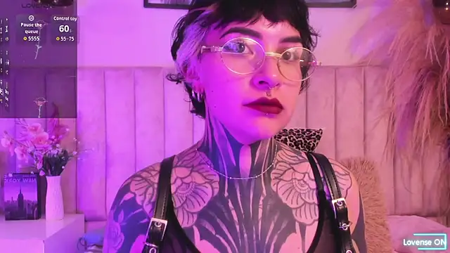 Snapshot of Luana_fiore chatting on 04/12/26, 12:21 Luana fiore online show from 04/12/26, 12:21