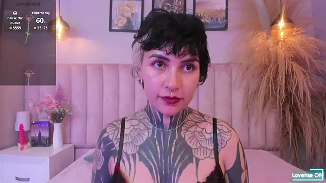 Snapshot of Luana_fiore chatting on 04/13/26, 12:21 Luana fiore online show from 04/13/26, 12:21