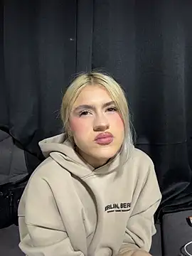 Lia fire online show from 04/13/26, 03:01