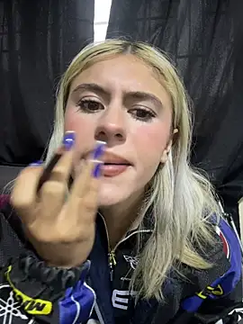 Lia fire online show from 04/15/26, 11:17