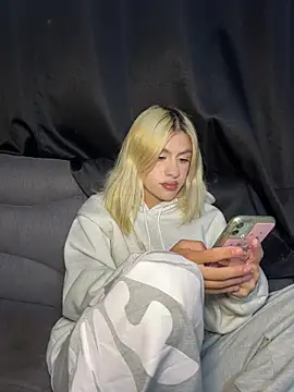Lia fire online show from 05/28/26, 02:31