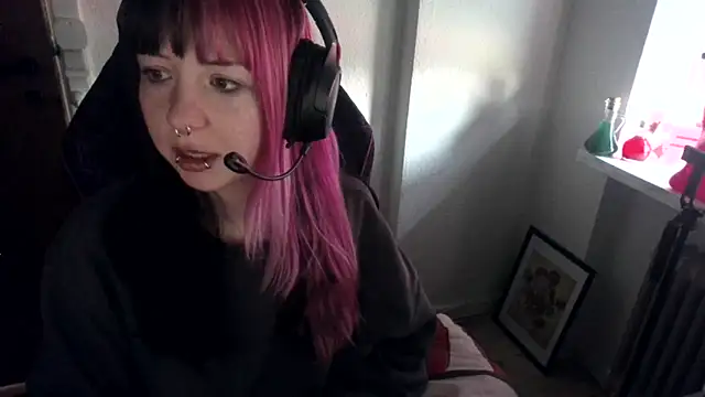 CutieTracer online show from 04/11/26, 09:57