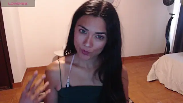 Snapshot of FreyaRouge chatting on 04/11/26, 03:16 FreyaRouge online show from 04/11/26, 03:16