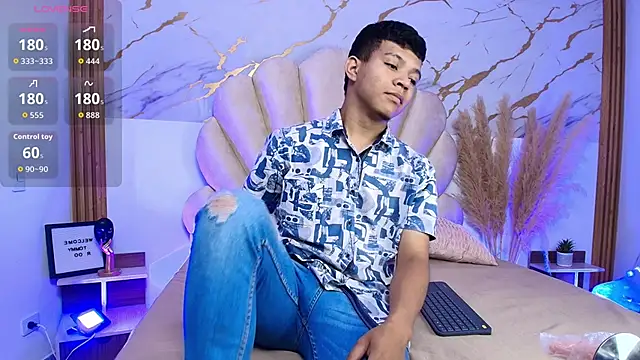 Miaa Hero online show from 04/03/26, 07:23