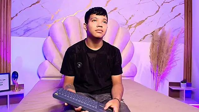 Miaa Hero online show from 04/16/26, 07:14