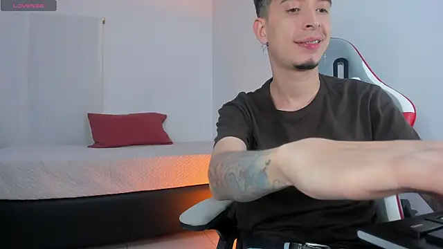 Snapshot of Nova__hard chatting on 04/16/26, 08:04 Nova hard online show from 04/16/26, 08:04