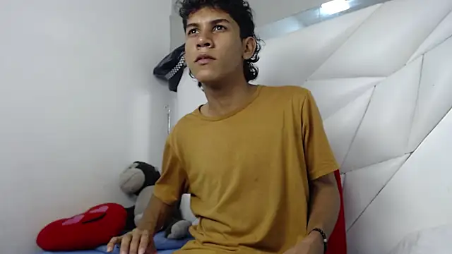 Taylorr junior  online show from 04/10/26, 03:01