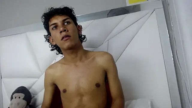 Taylorr junior  online show from 04/14/26, 01:33