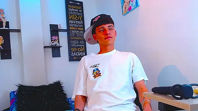 milo hot  online show from 04/05/26, 02:20