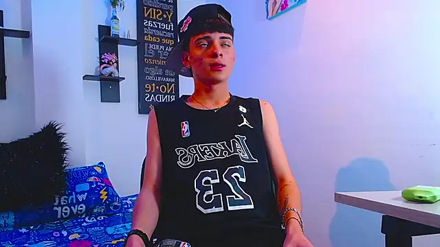 milo hot  online show from 04/07/26, 07:03