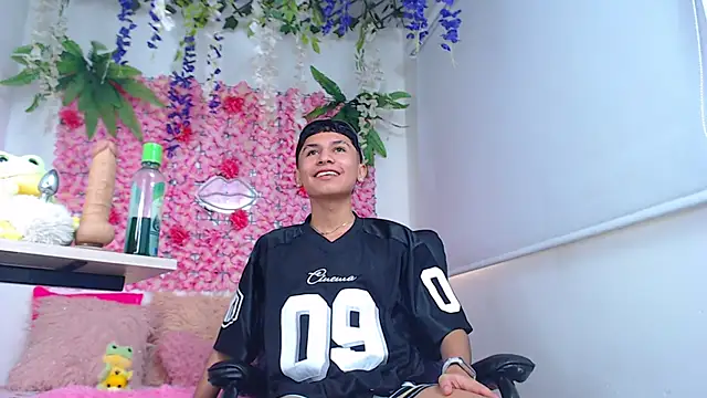 Thiagorincon22 online show from 04/02/26, 09:01