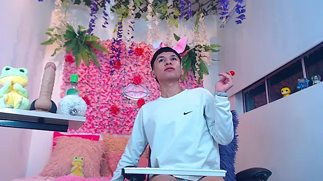 Thiagorincon22 online show from 04/05/26, 02:53