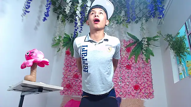 Thiagorincon22 online show from 04/08/26, 09:37