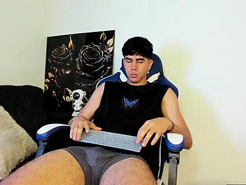 Snapshot of Andy_wood chatting on 04/15/26, 12:23 Andy wood online show from 04/15/26, 12:23