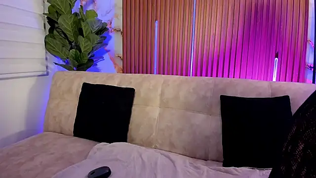 Snapshot of SamanthaVelvett_ chatting on 04/14/26, 03:45 SamanthaVelvett online show from 04/14/26, 03:45