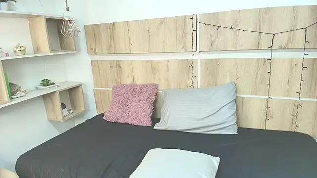 Selene  Luna online show from 04/07/26, 12:22