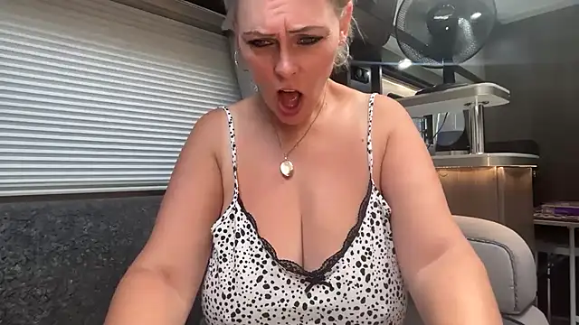 BustySwingingSlut online show from 07/02/26, 09:48