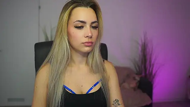 LegallyBlonde18 online show from 04/14/26, 12:33