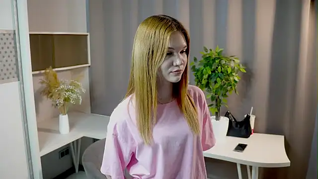 Snapshot of DawnByard chatting on 04/03/26, 08:45 DawnByard online show from 04/03/26, 08:45