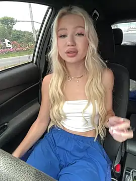 Kiss Auroraa online show from 04/10/26, 04:50