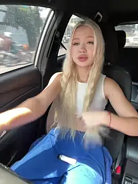 Kiss Auroraa online show from 04/11/26, 03:55