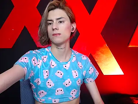 Snapshot of AlanFox1 chatting on 04/08/26, 01:33 AlanFox1 online show from 04/08/26, 01:33