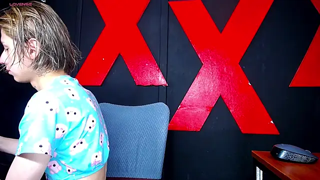 Snapshot of AlanFox1 chatting on 04/11/26, 01:26 AlanFox1 online show from 04/11/26, 01:26