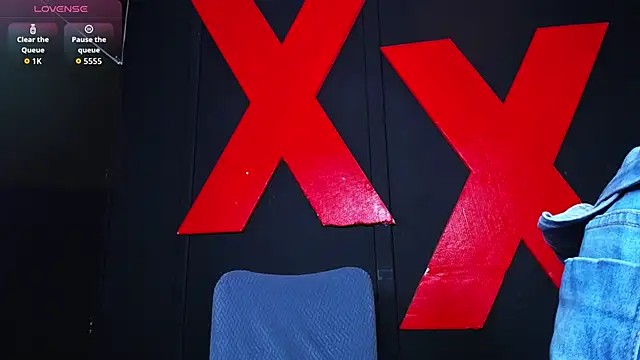 Snapshot of AlanFox1 chatting on 04/13/26, 01:27 AlanFox1 online show from 04/13/26, 01:27