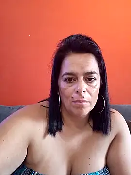 lucianamorocha online show from 04/15/26, 01:40