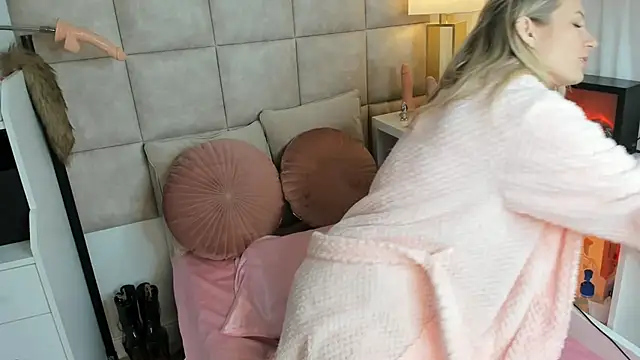 Snapshot of str4wberrysugar_ chatting on 04/10/26, 07:13 str4wberrysugar online show from 04/10/26, 07:13