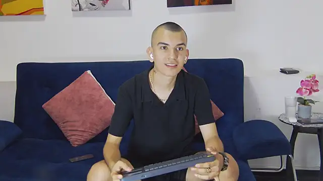 Rowan Cley online show from 04/08/26, 07:47