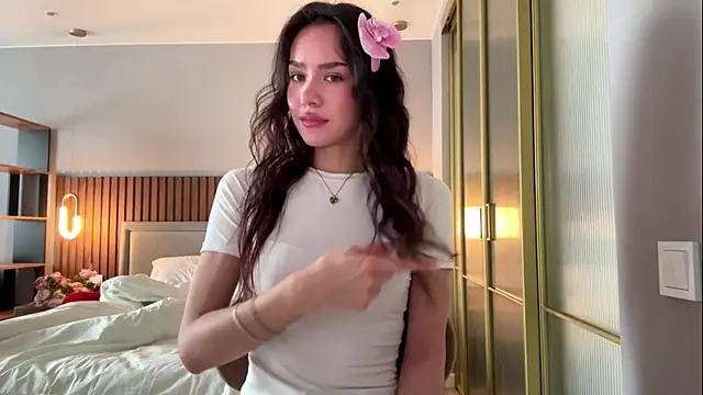 MinnaWatwood online show from 04/14/26, 05:57