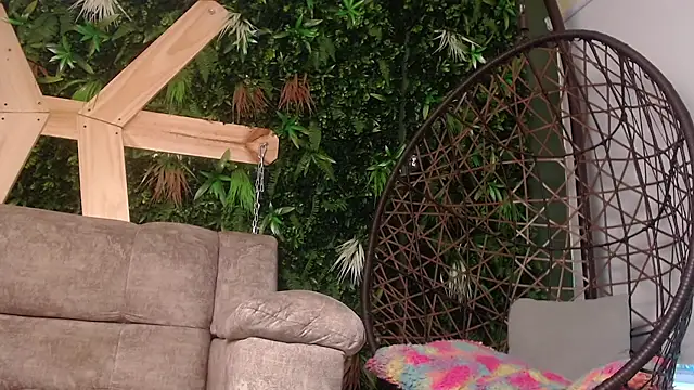 Milan Moon online show from 04/15/26, 07:58