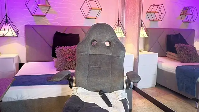 lhiamfitt10 online show from 04/16/26, 09:39